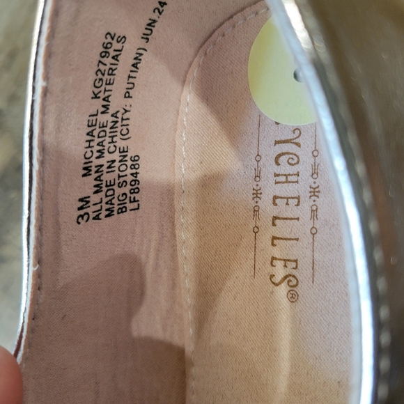 Seychelles Metallic Gold Kids Shoes by - Picture 8 of 8